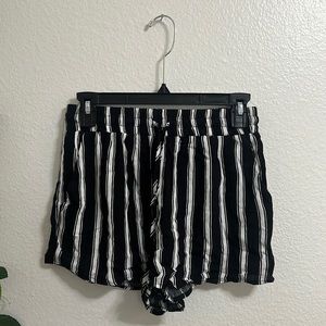Black and white stripe flowy shorts — size s